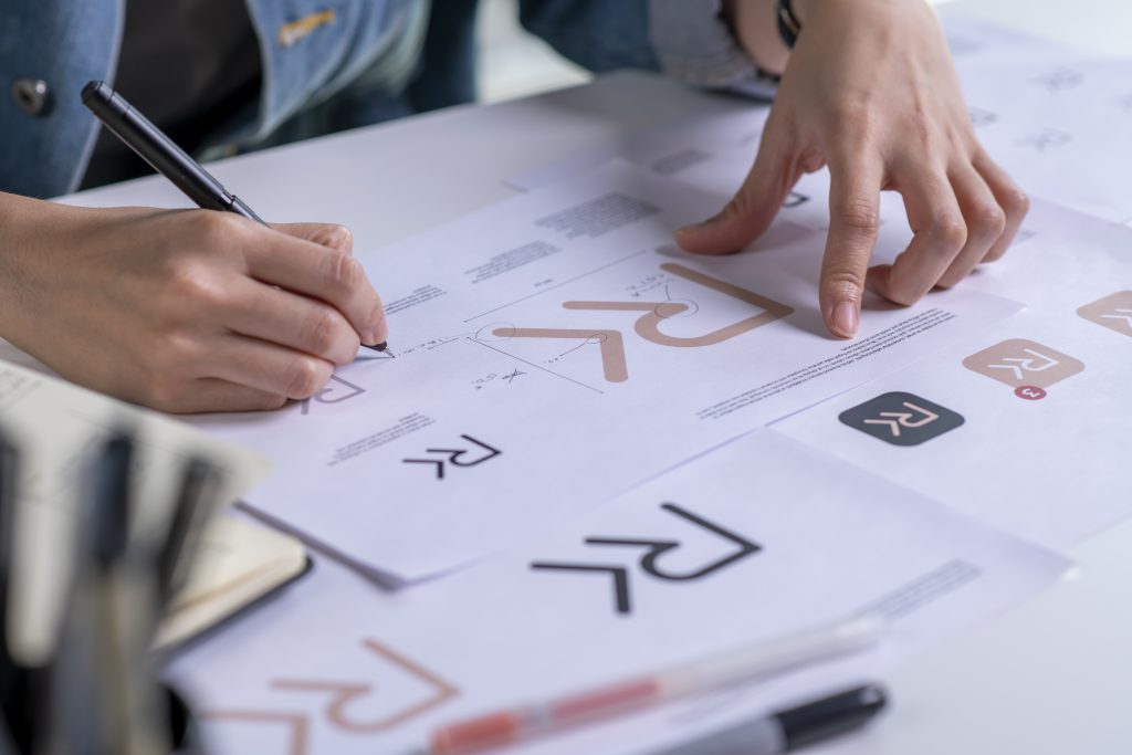 Brand. Firma není brand. Brand je vaše značka.